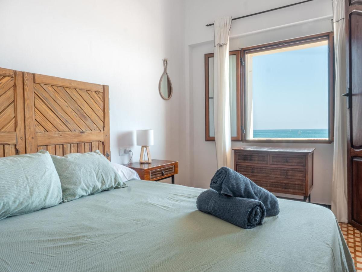 On The Beachfront * Oliva